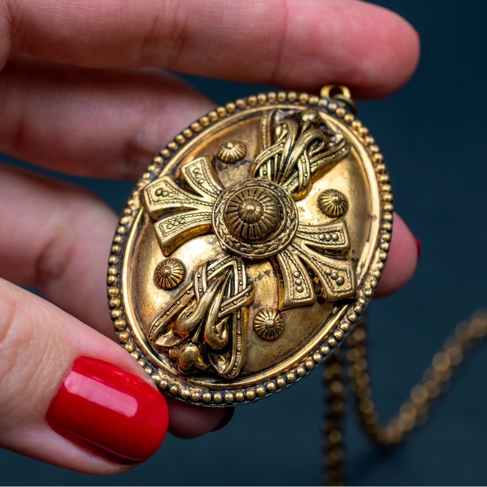 Vintage oval medallion necklace, gold tone long rolo chain necklace with pendant